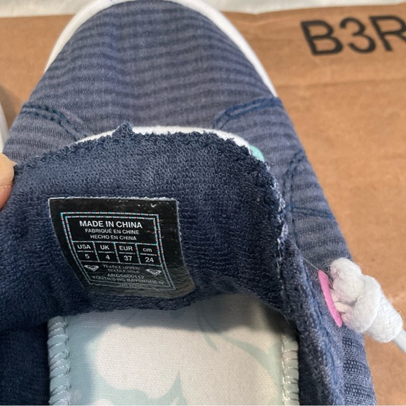 Roxy Women’s Slip On Blue Striped W/ Rainbow Detail Size 5 - Picture 5 of 6